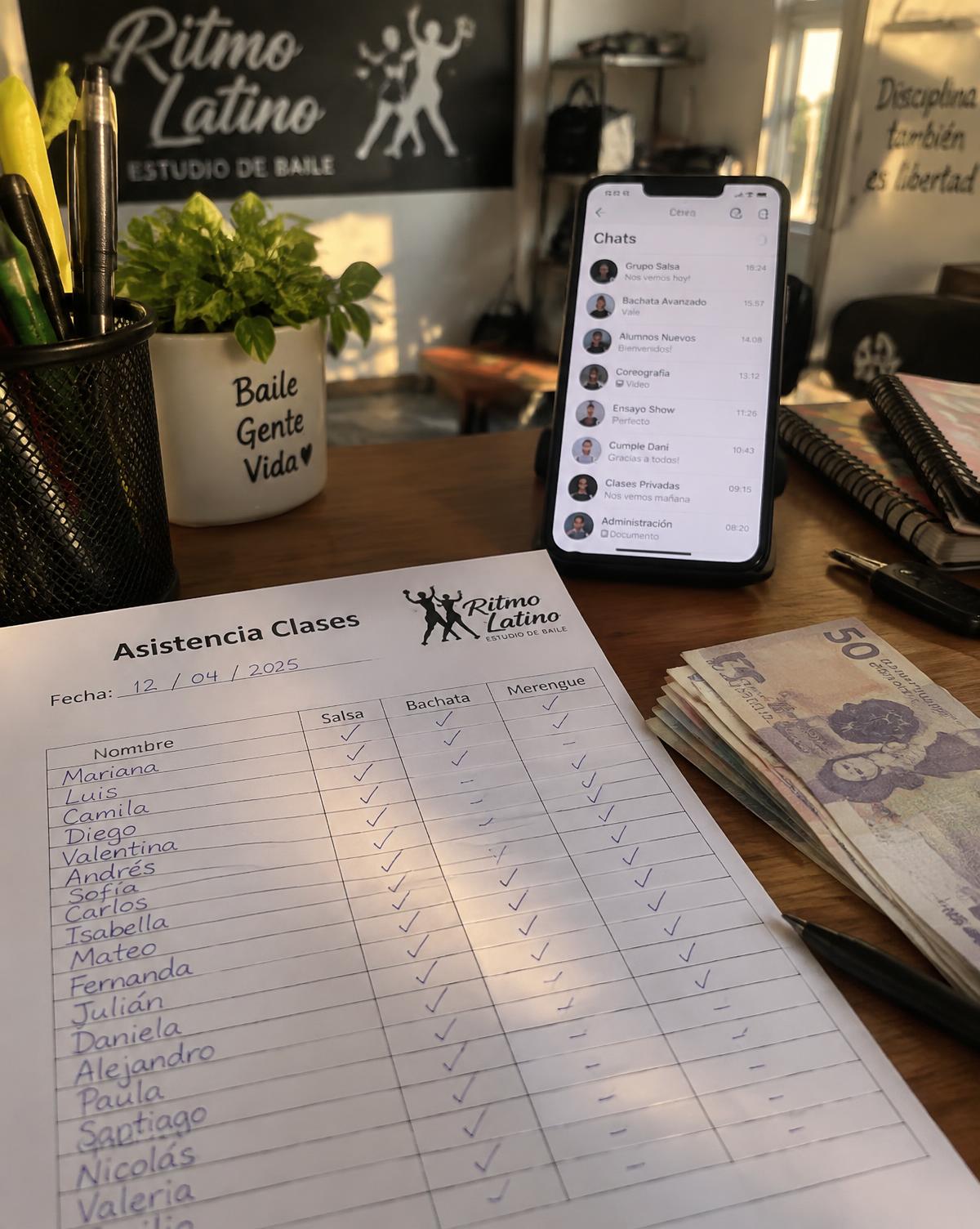 Hoja de asistencia en papel, efectivo y un celular con chats de alumnos